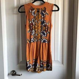 2/$15☀️ + shipping discount when you bundle! Orange floral short romper